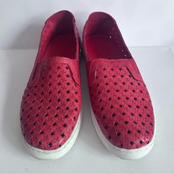 Red Mago Perforated Leather Slip On Walking Shoe Sneaker Size 8 - Picture 5 of 15